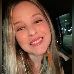 Meet your Posher, Hillary